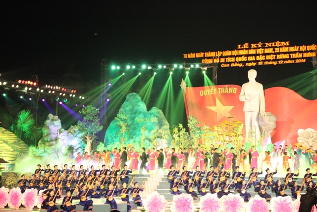 Cao Bang province holds 70th anniversary of People's Army of Vietnam, 25th anniversary of all people’s National Defense Day